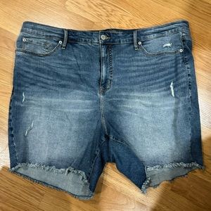 Torrid frayed hem jean shorts size 24. 6 inch inseam